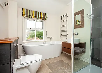 Ensuite to master bedroom
