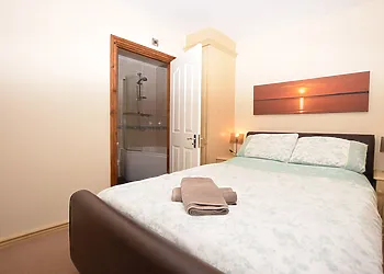 Double bedroom with en-suite