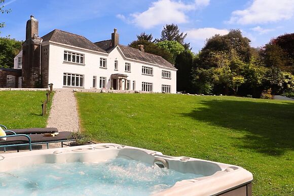 The White Manor House