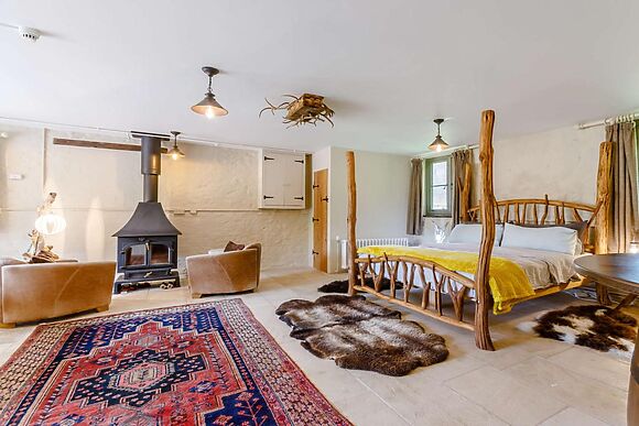 1-Bedroom Coach House in Deepdean