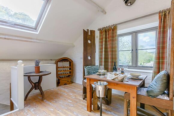 1-Bedroom Coach House in Deepdean