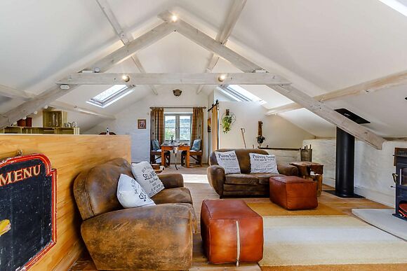 1-Bedroom Coach House in Deepdean