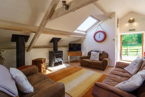 1-Bedroom Coach House in Deepdean