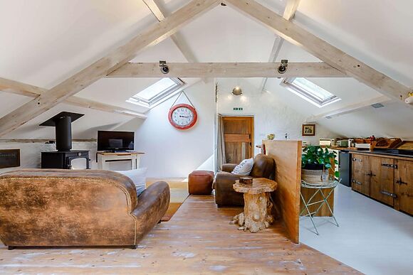 1-Bedroom Coach House in Deepdean