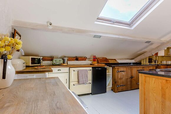 1-Bedroom Coach House in Deepdean