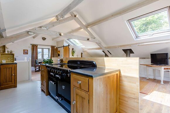1-Bedroom Coach House in Deepdean