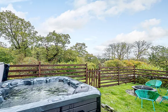 School House Dalavich