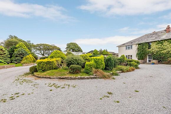 Alminstone House