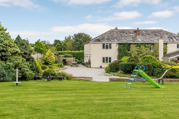 Alminstone House