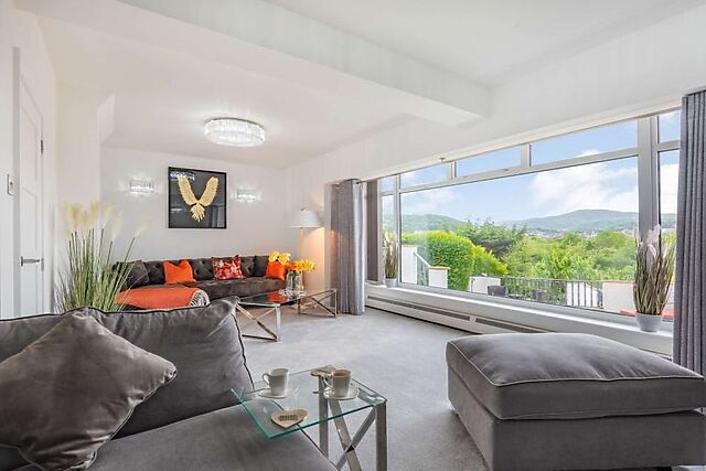 4-Bedroom Hot Tub House in Deganwy