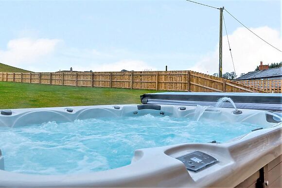 Blue Lins River Barn