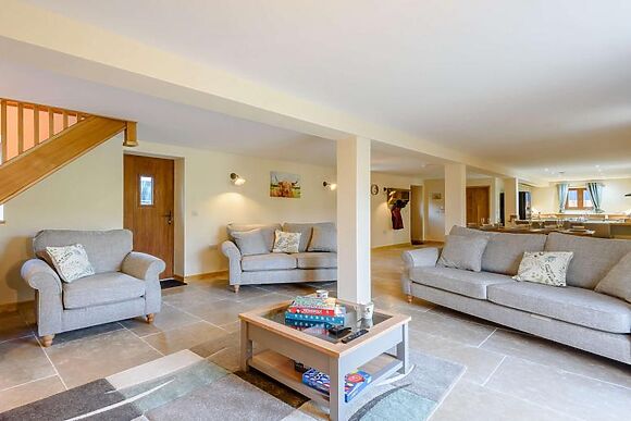 Blue Lins River Barn