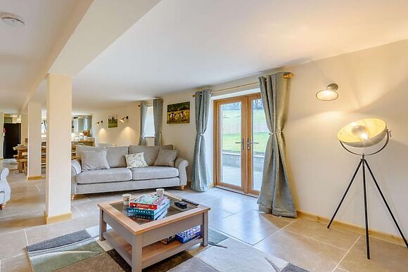 Blue Lins River Barn