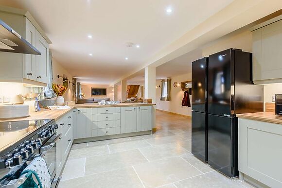 Blue Lins River Barn