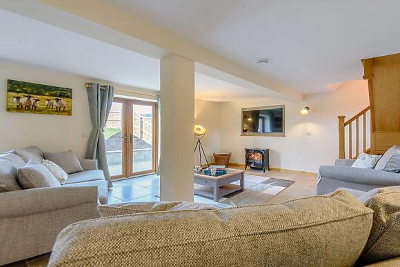 Blue Lins River Barn