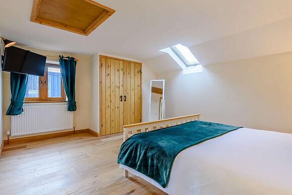 Blue Lins River Barn