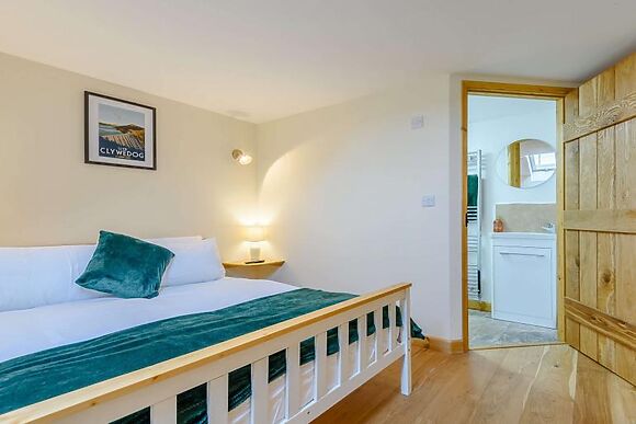 Blue Lins River Barn