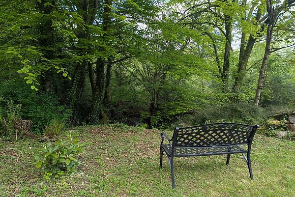 Nestled Away Birdsong Cottage