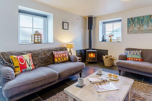 Nestled Away Birdsong Cottage