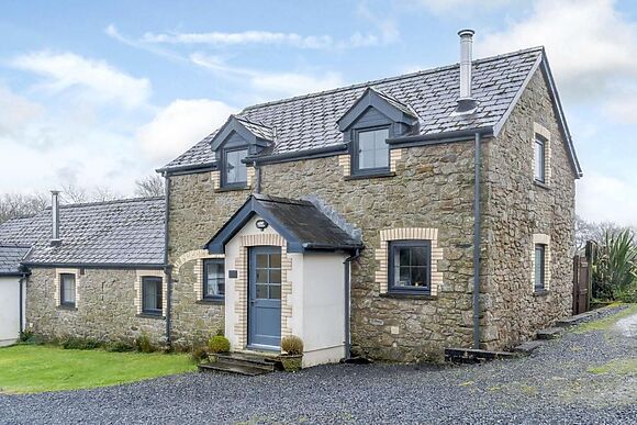 Nestled Away Birdsong Cottage