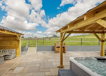 2 Lomond Courtyard
