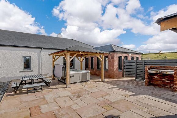7 Lomond Courtyard
