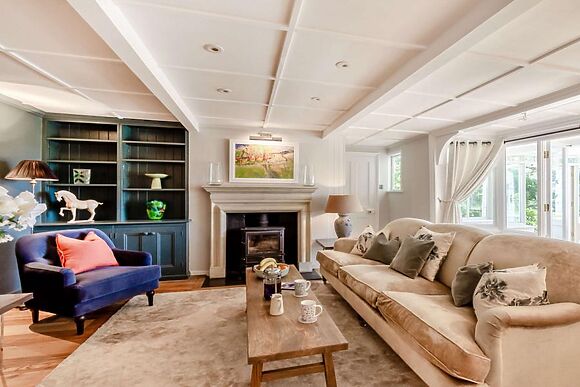 Knoll House