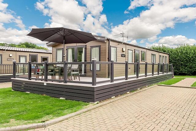 Lodges at Hoburne Bashley Park come with park facilities, woodland and a golf course