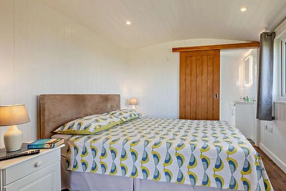 1-Bedroom Hot Tub Cottage in Whitchurch Canonicorum photo 9