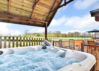 Hot Tub overlooking the Kent countryside
