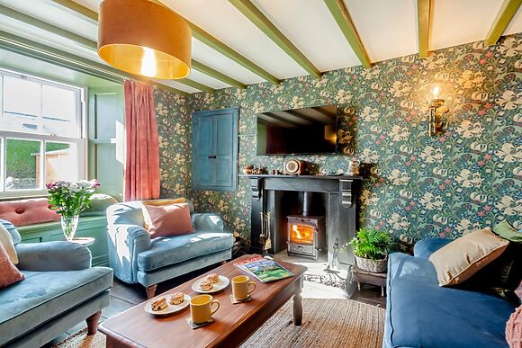 4-Bedroom Farmhouse in Botwnnog
