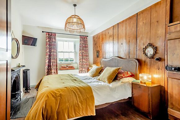 4-Bedroom Farmhouse in Botwnnog