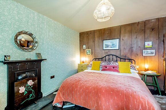 4-Bedroom Farmhouse in Botwnnog