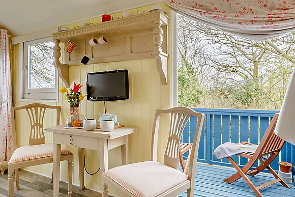 Daffodil Hut