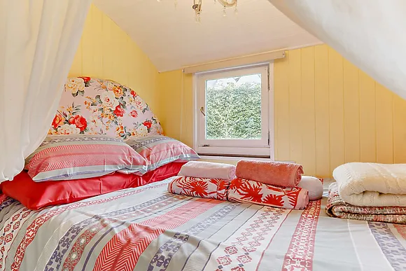 Daffodil Hut
