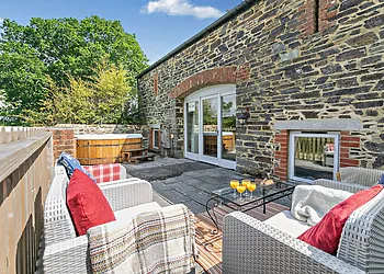 Beautifully converted barn with hot tub