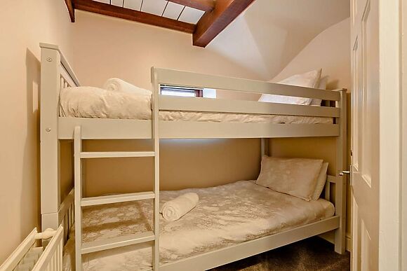 Queens Square Cottage