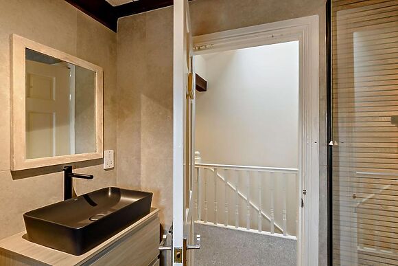 Queens Square Cottage