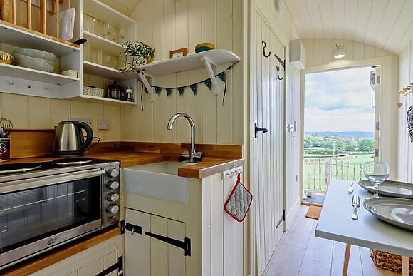 Bolstone View Shepherd Huts Thwen