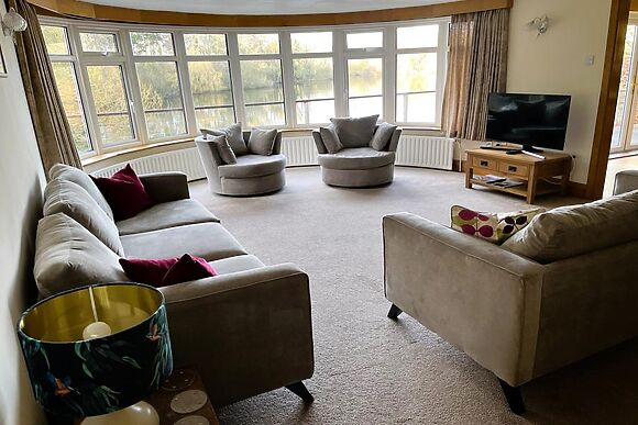 Lakeside Lodge for 8 in Maxey - photo 3 of 15