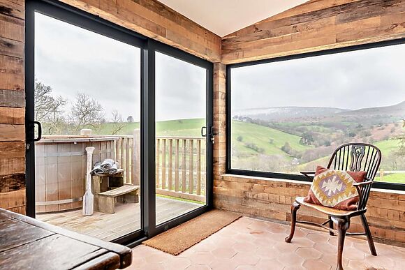 3-Bedroom Hot Tub Cottage in Tregoyd photo 3