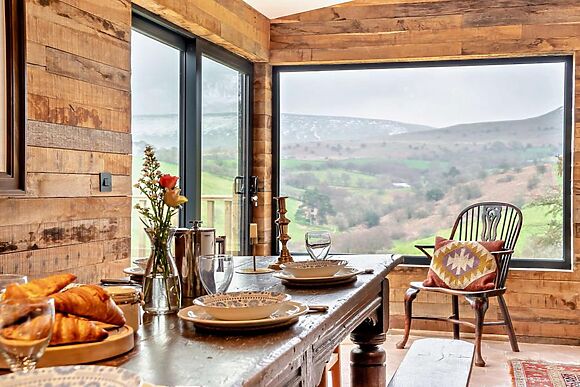 3-Bedroom Hot Tub Cottage in Tregoyd photo 12