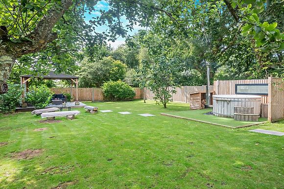 Little Yew Tree Lodge