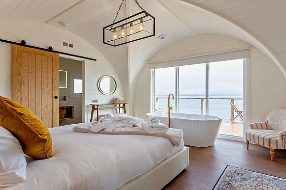 Highland Hot Tub Retreat Premium