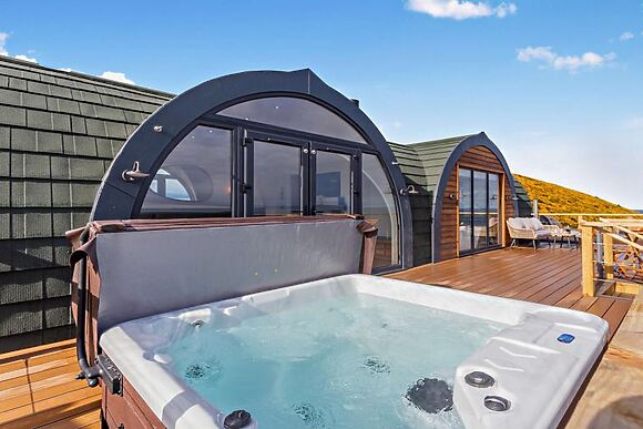 Highland Hot Tub Retreat Premium