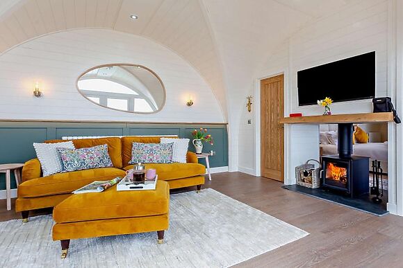 Highland Hot Tub Retreat Premium