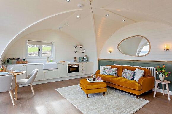 Highland Hot Tub Retreat Premium