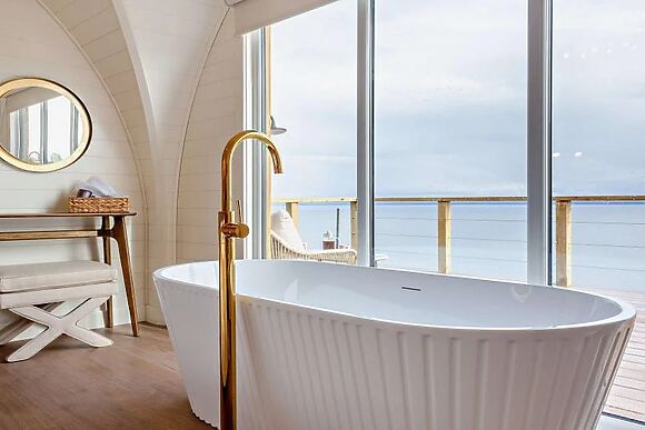 Highland Hot Tub Retreat Premium