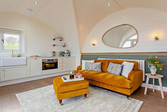 Highland Hot Tub Retreat Premium