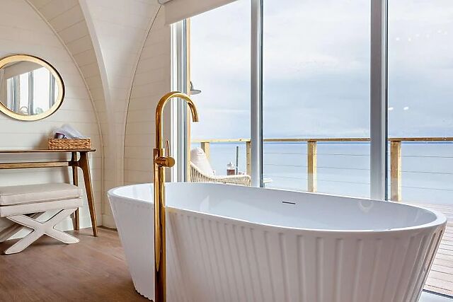 Highland Hot Tub Retreat Premium